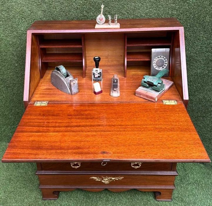 Comoda papeleira antiga, escrivaninha, medidas: 82X46X105 cm