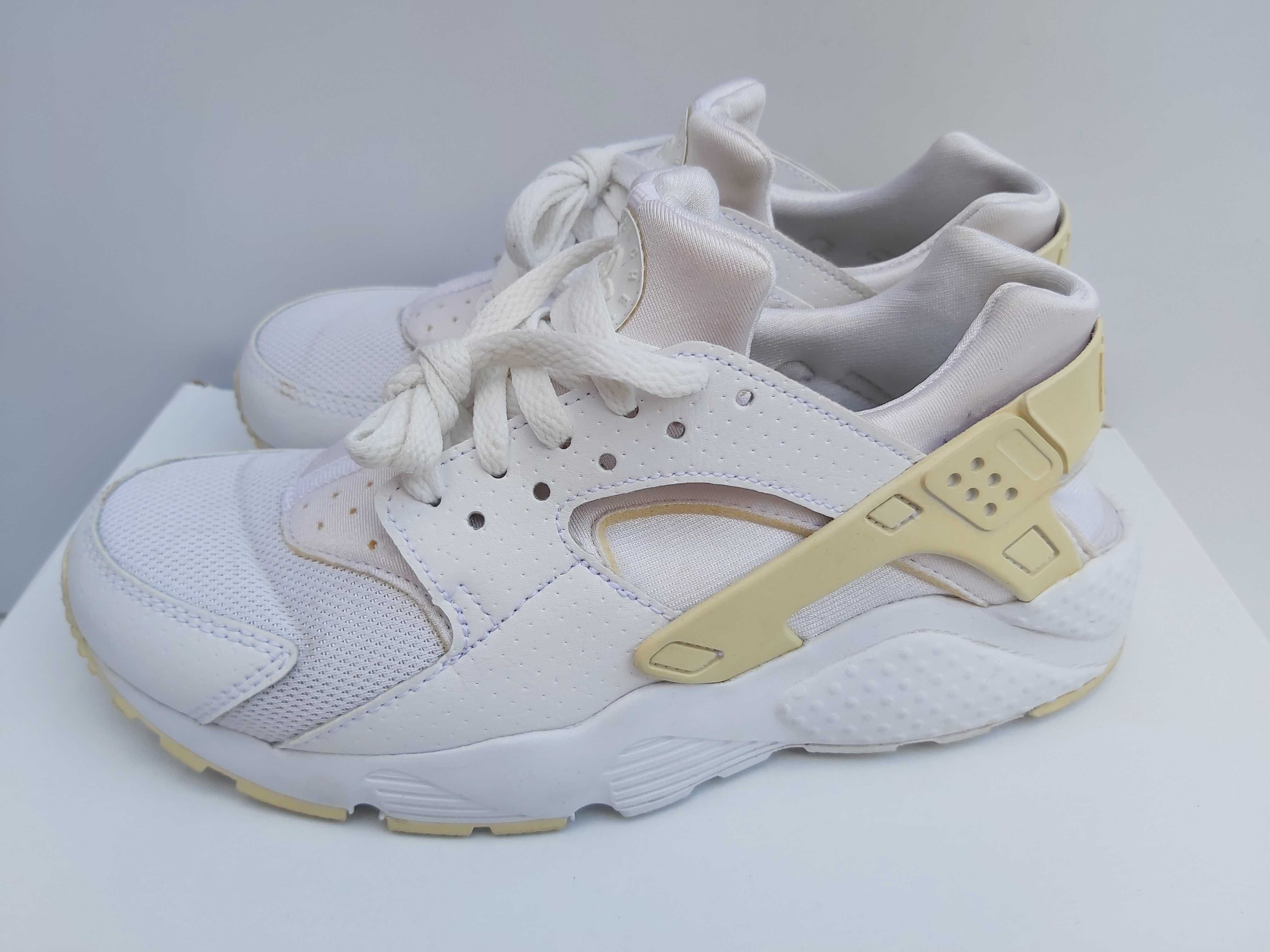 Buty sportowe NIKE białe 39 huarache run