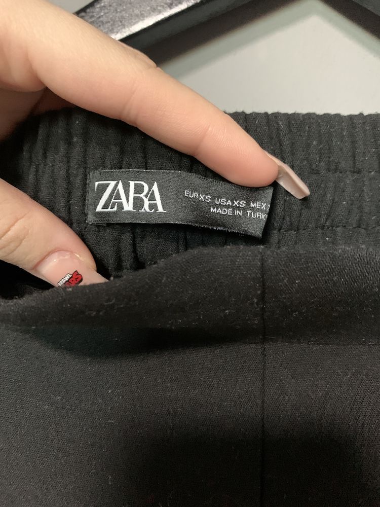 Класичні брюки Zara