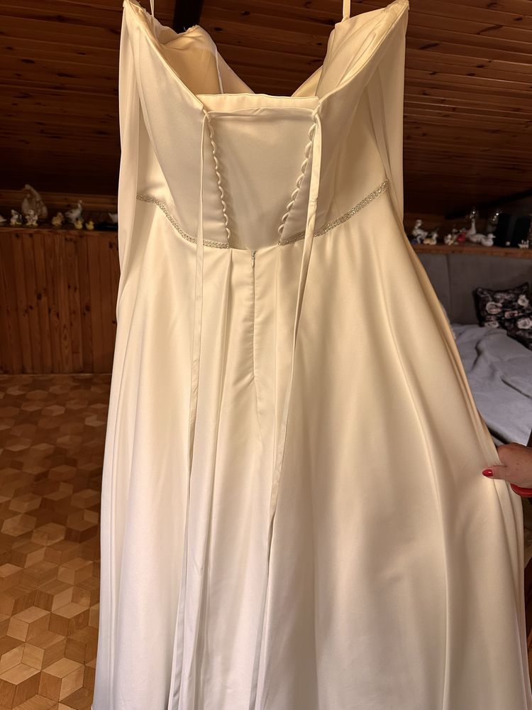 Suknia ślubna plus size