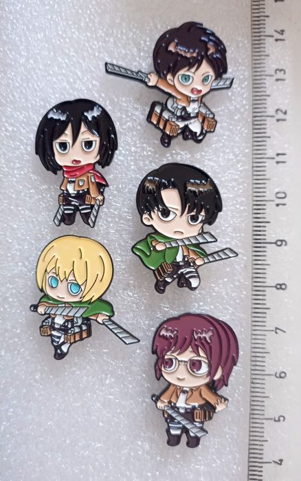 5 pins Attack on Titan