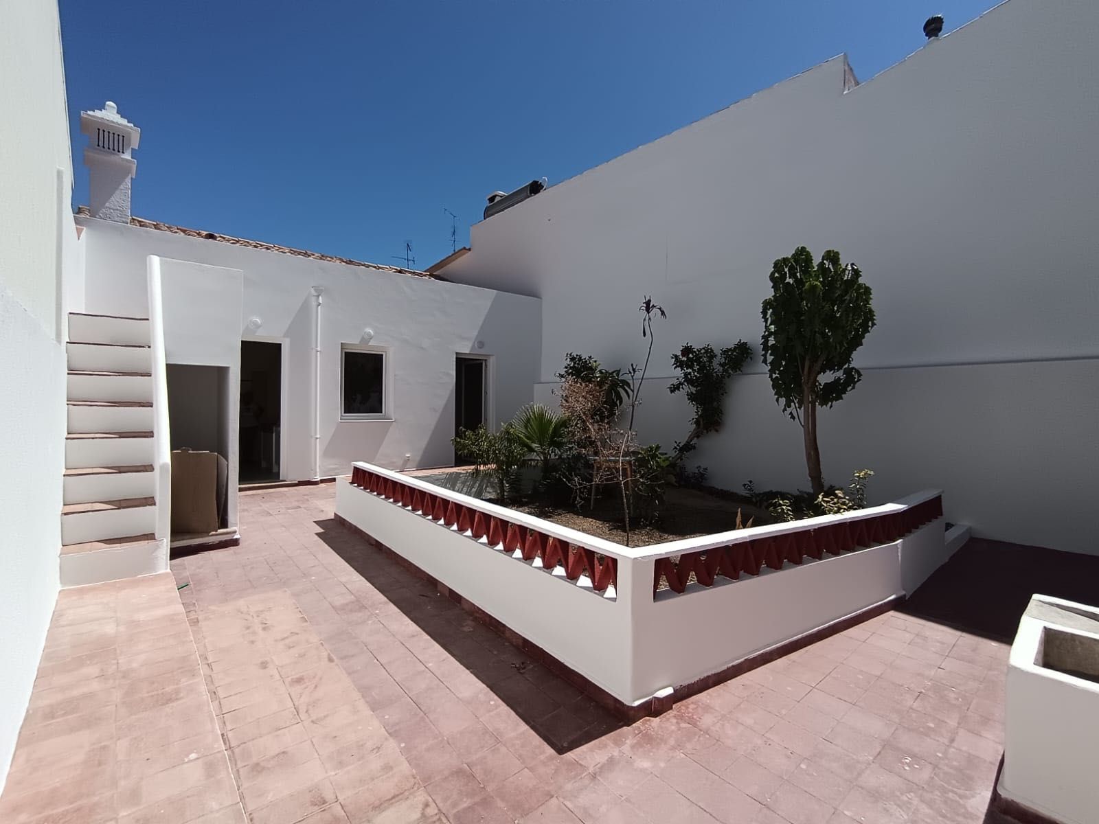 Casa típica algarvia renovada T2+1 com logradouro