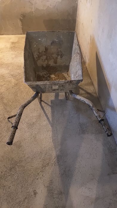 Taczka budowlana z kołem bezdętkowym