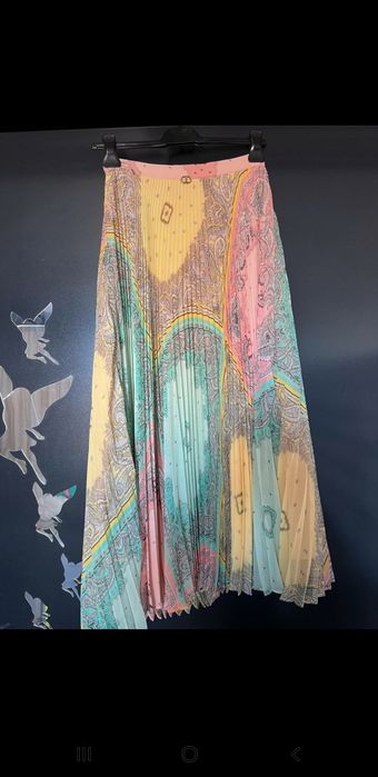 Saia  Twin set em estado novo