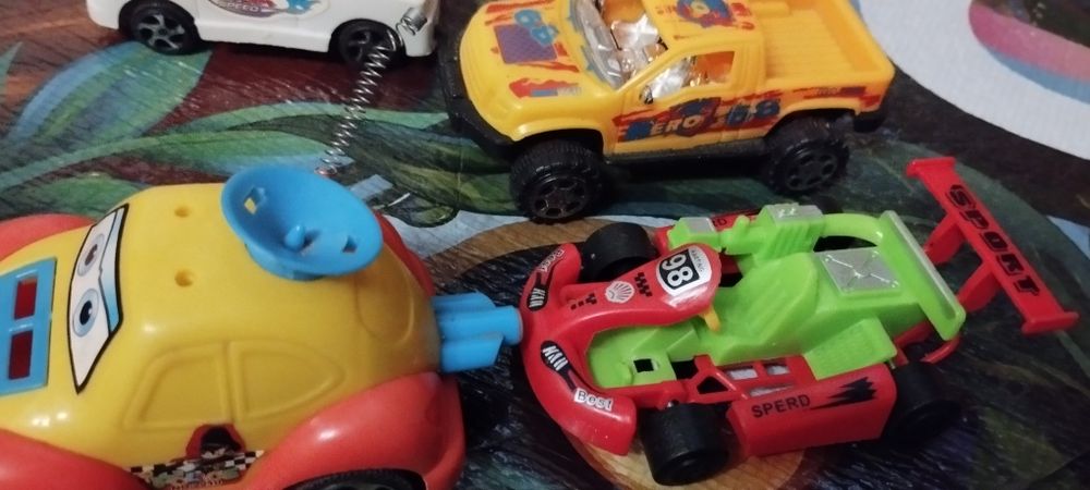 Набір машинок 4шт