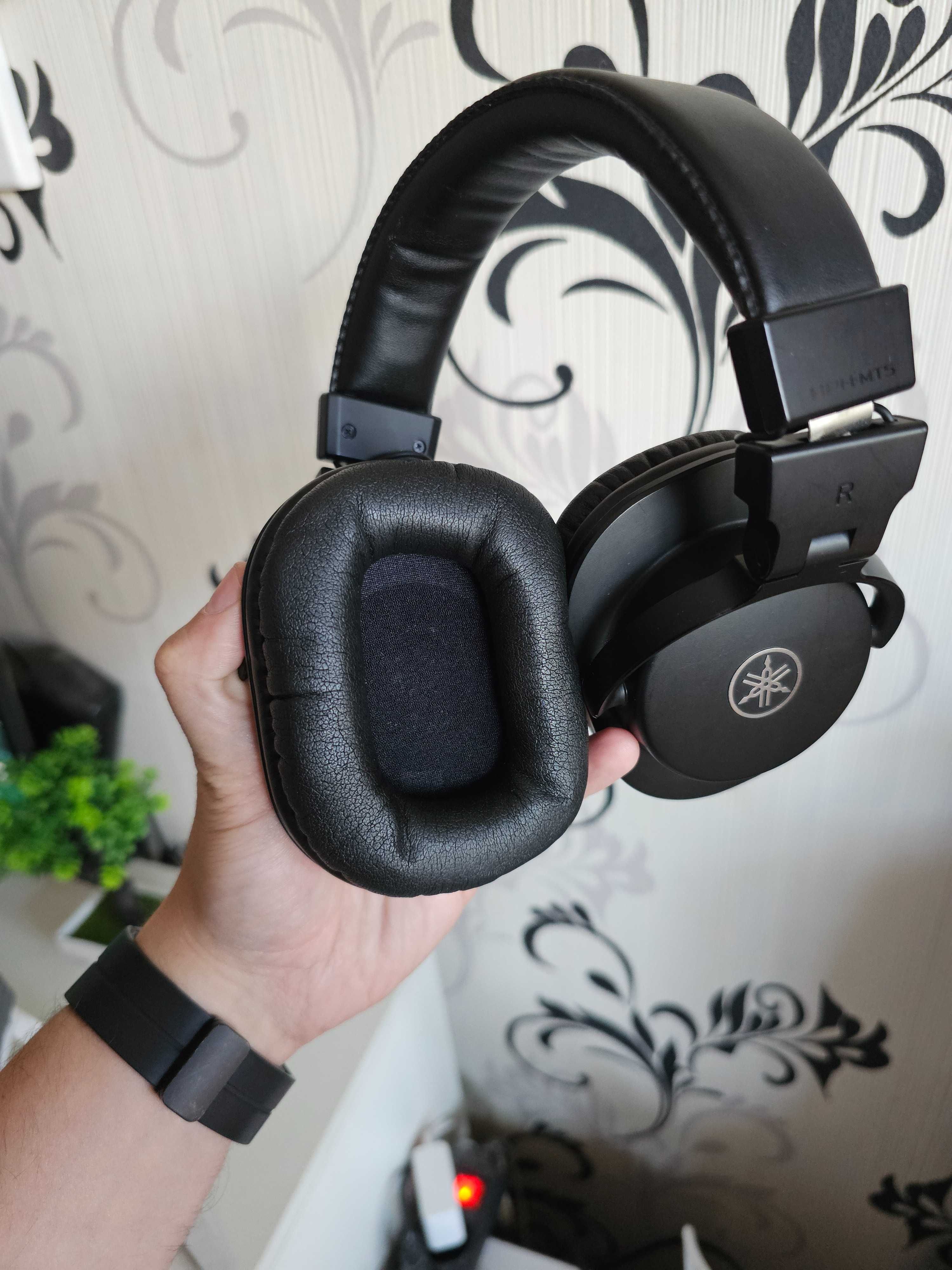 Студійні навушники Yamaha HPH-MT5