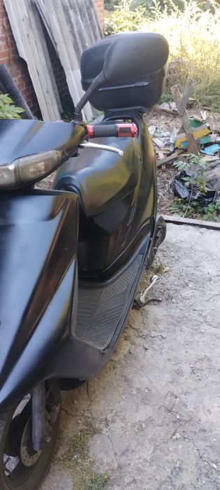 Три скутер Yamaha.             .