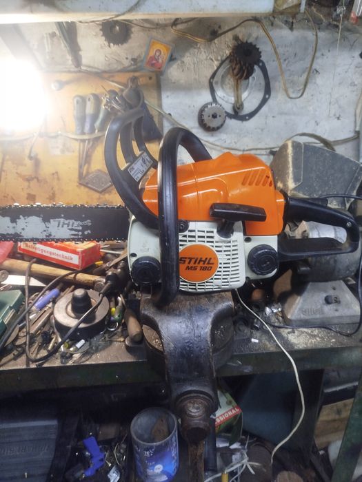 Пролам бензопилу Stihl 180