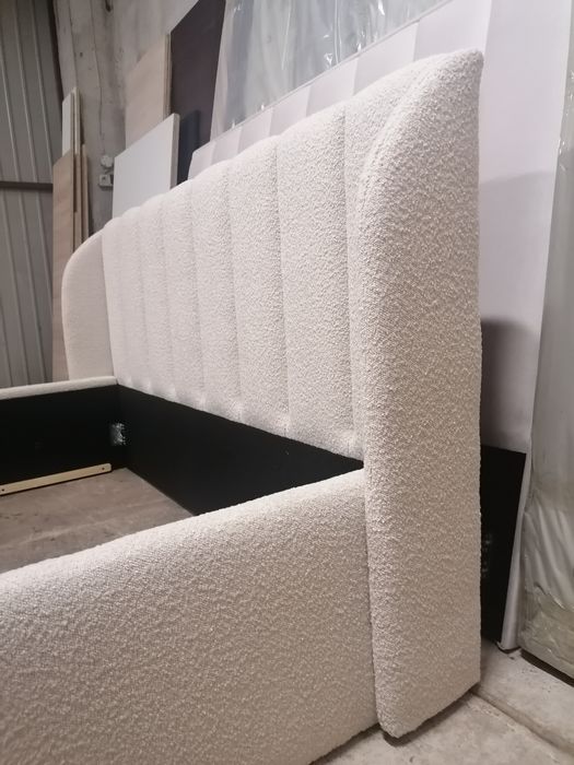 Łóżko tapicerowane na wymiar od producenta tedi boucle baranek