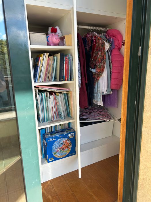 Cama alta IKEA SMÄSTAD com roupeiro e estante embutidos + quadriculas