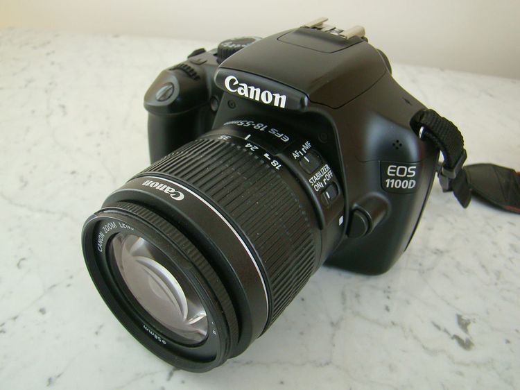 Продам фотоапарат  canon d1100