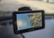 GPS Garmin com suporte e carregador de carro