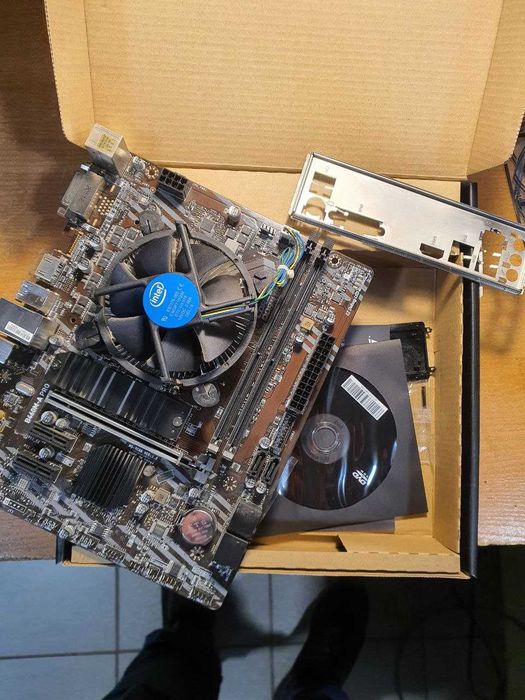 Материнская плата s1200 MSI MSI B460M-A Pro с i5-10400F кулер BOX.