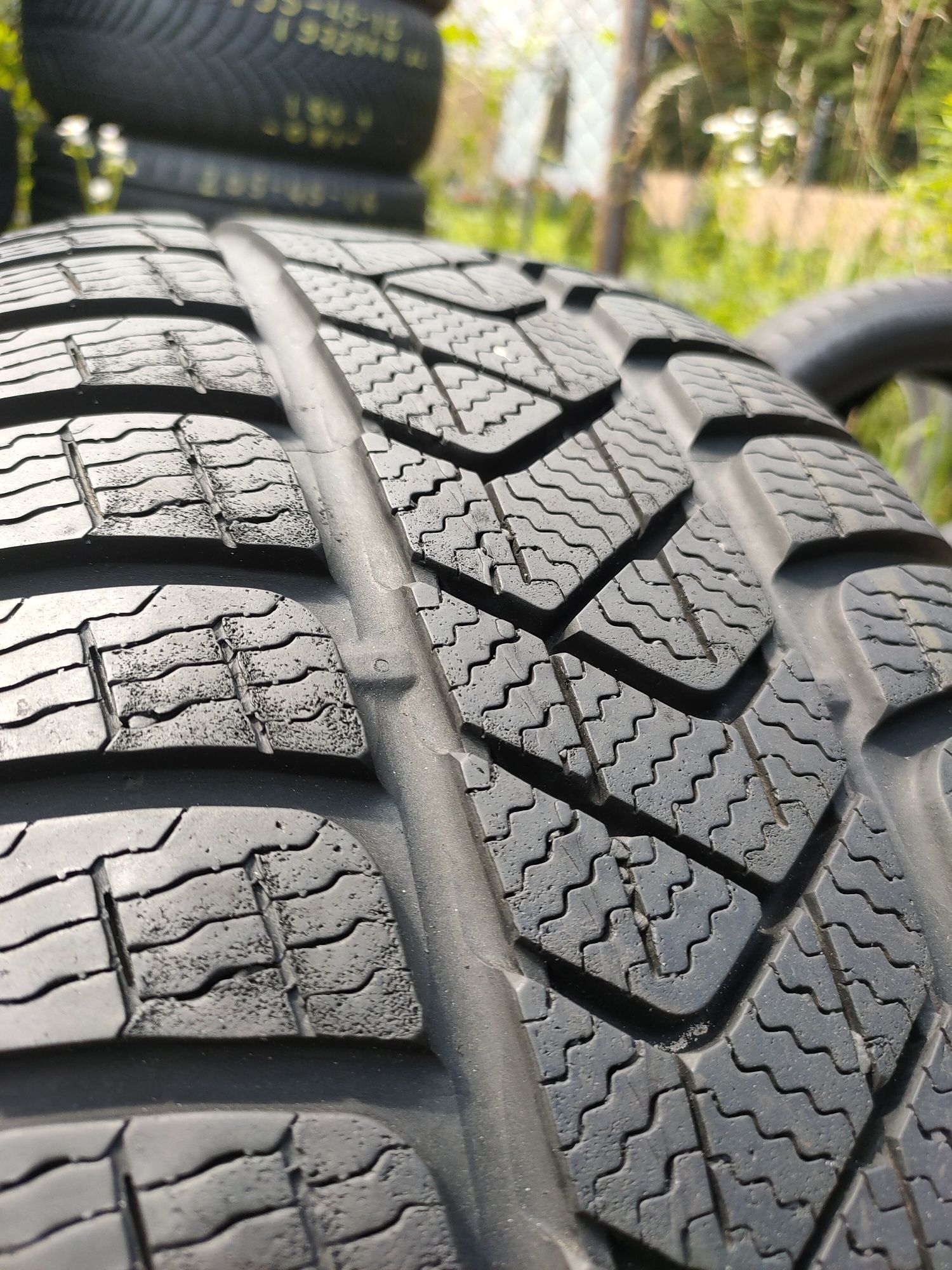 590 1x215/55R17 94H Pirelli Sottozero 3 2015r 7mm FAKTURA ADIGO