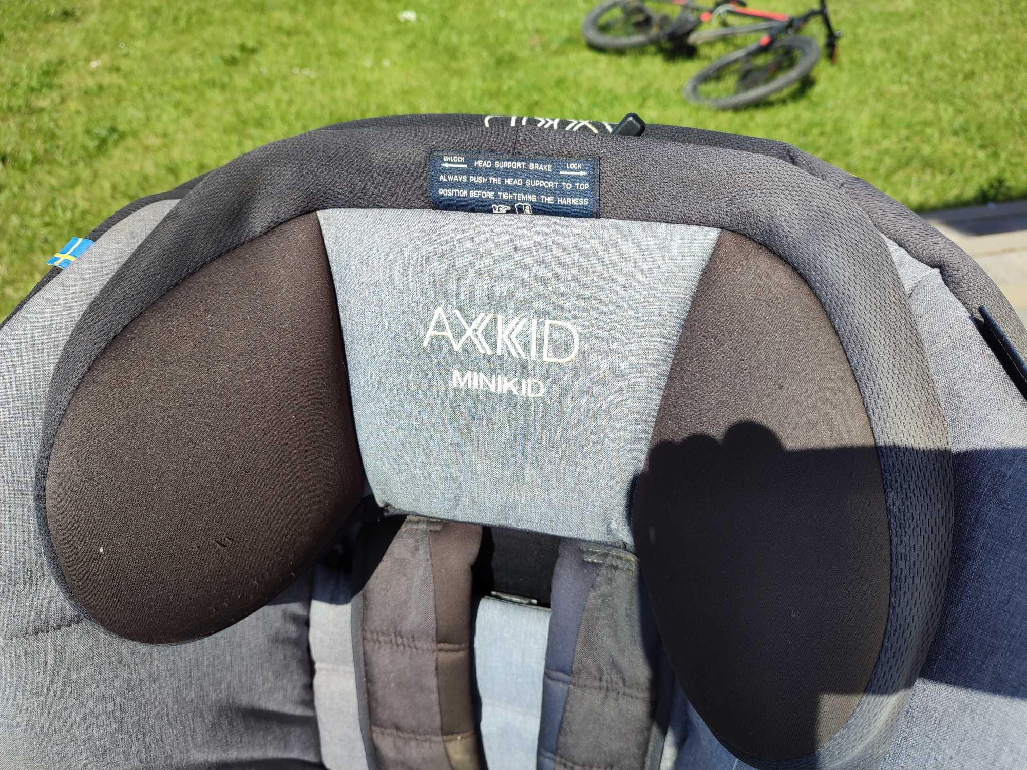 Fotelik Axkid Minikid tyłem RWF