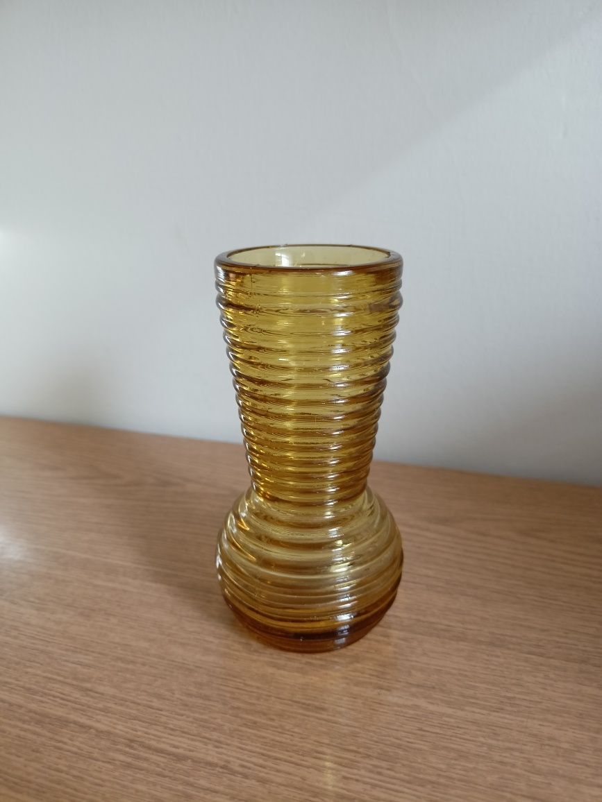 Wazonik szklany miodowy PRL mały wazon Prądniczanka szkło kolorowe
