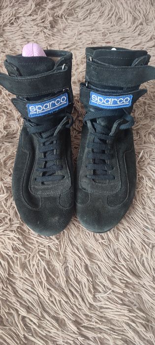 Взуття для автоспорту