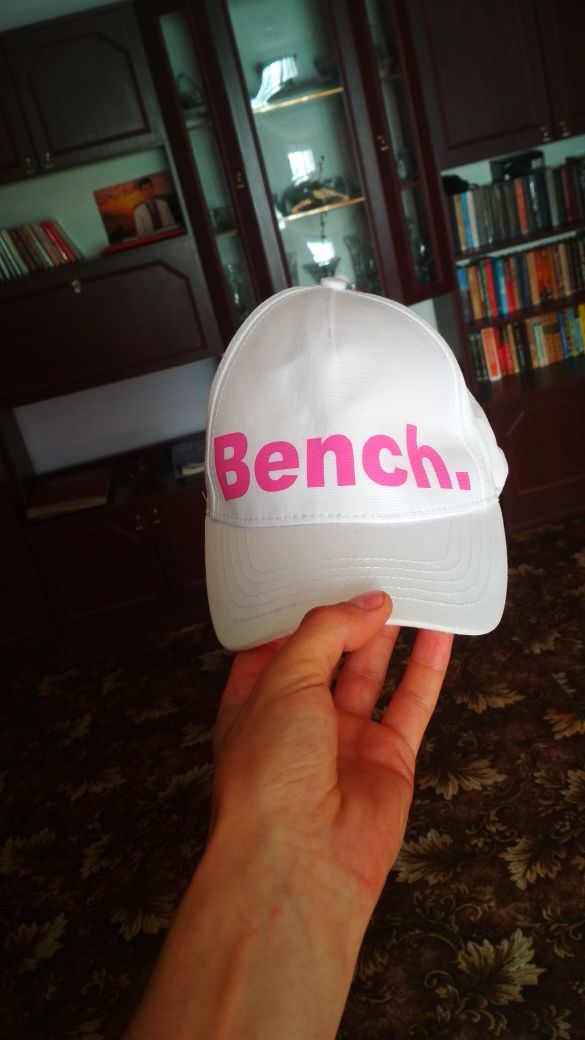 Кепка фірмова Bench