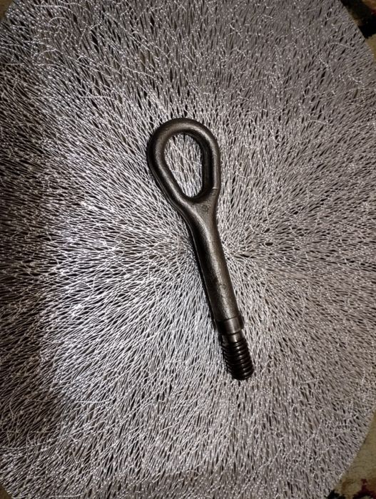 Буксировочный крюк Мерседес.