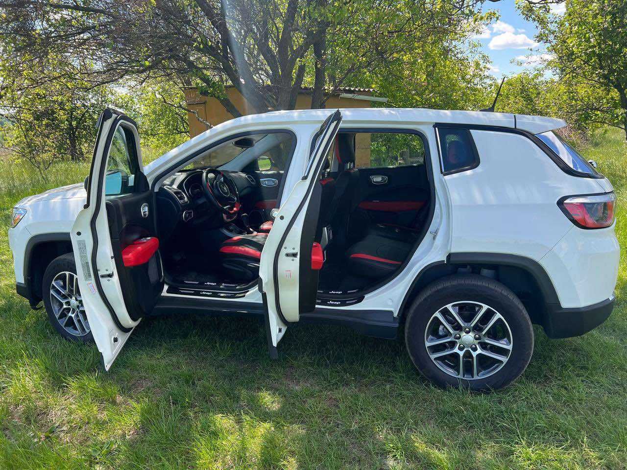 Продам Jeep Compass