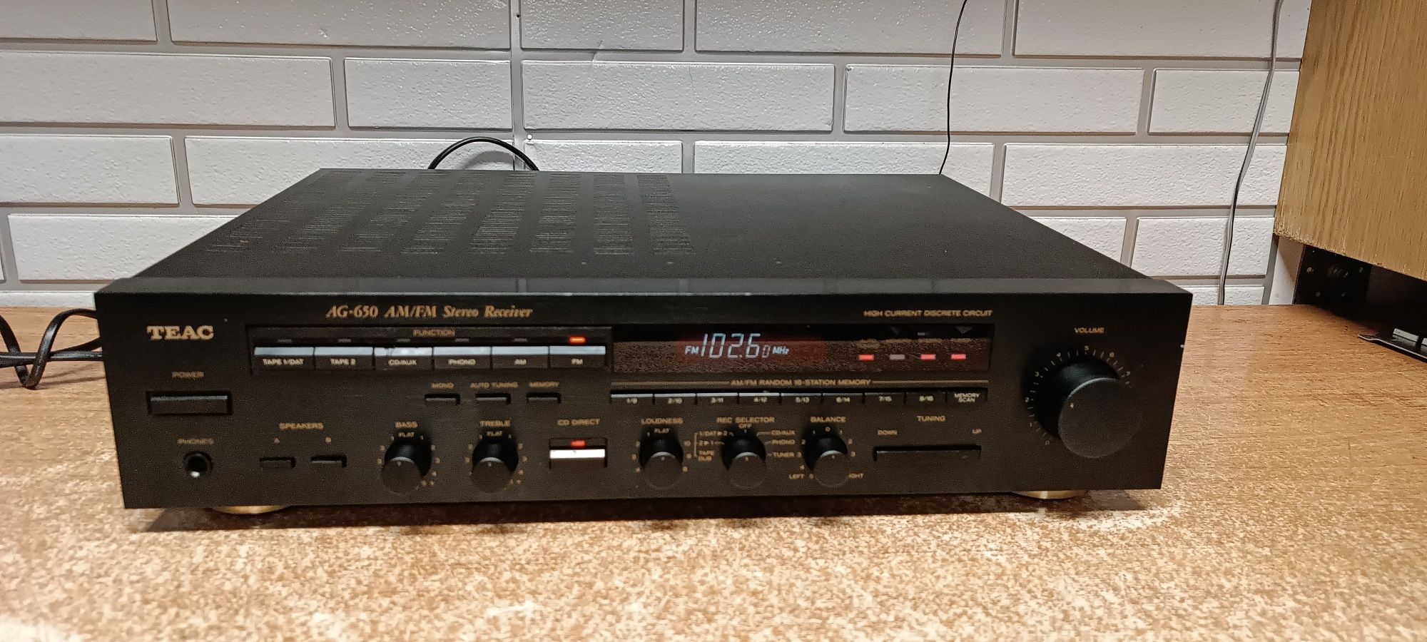 Amplituner stereo TEAC AG-650.