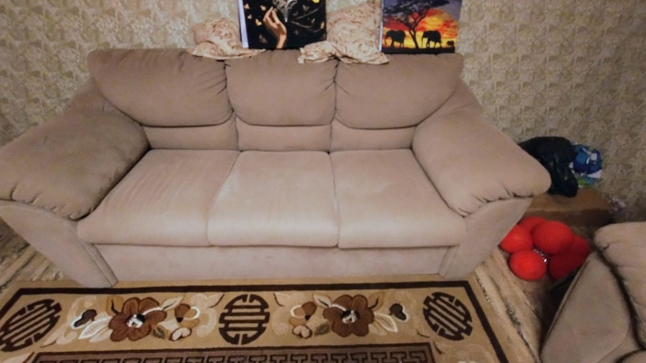 Продам диван с креслами
