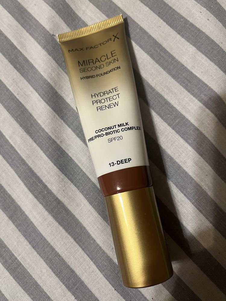 MAX FACTOR MIRACLE Second Skin Nawilżający podkład do twarzy SPF20