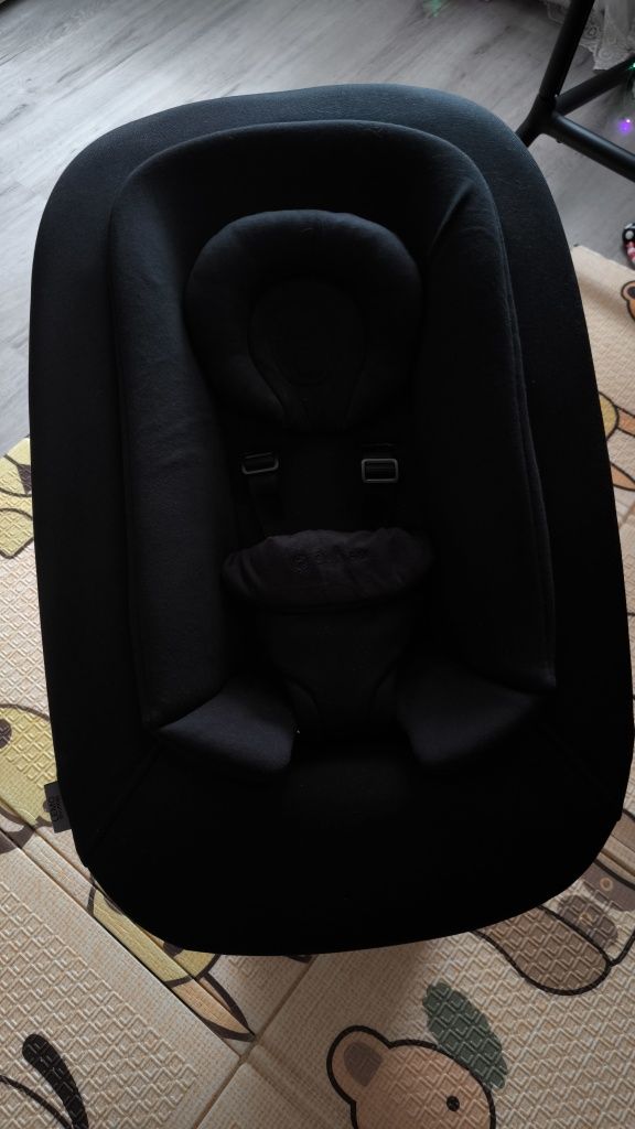 Баунсер Cybex lemo black