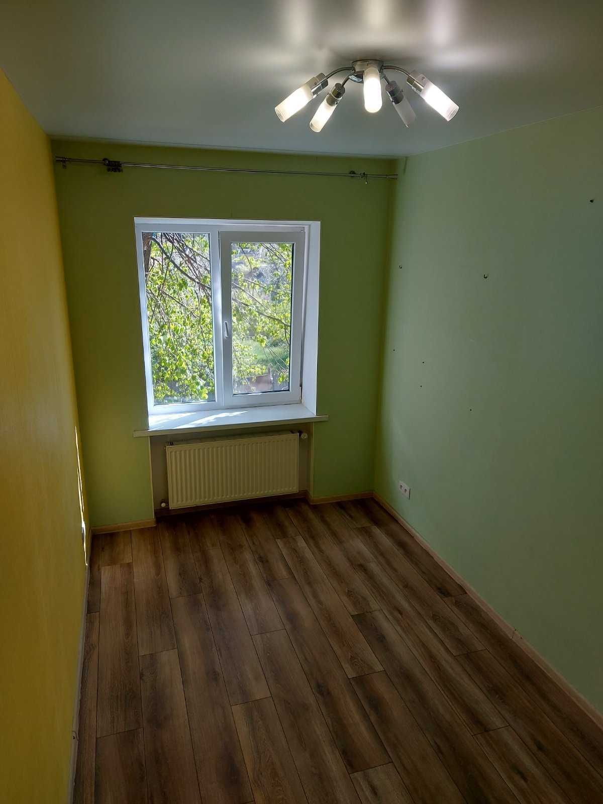 Продам об'єднані 2 квартири (70м²), 2 балкони + гараж
