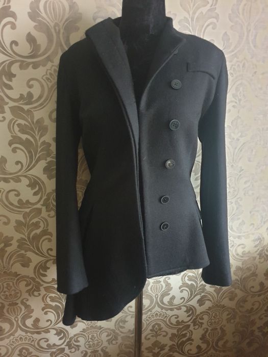 Продам жакет, размер 44-46, очень стильный, цвет чёрный.