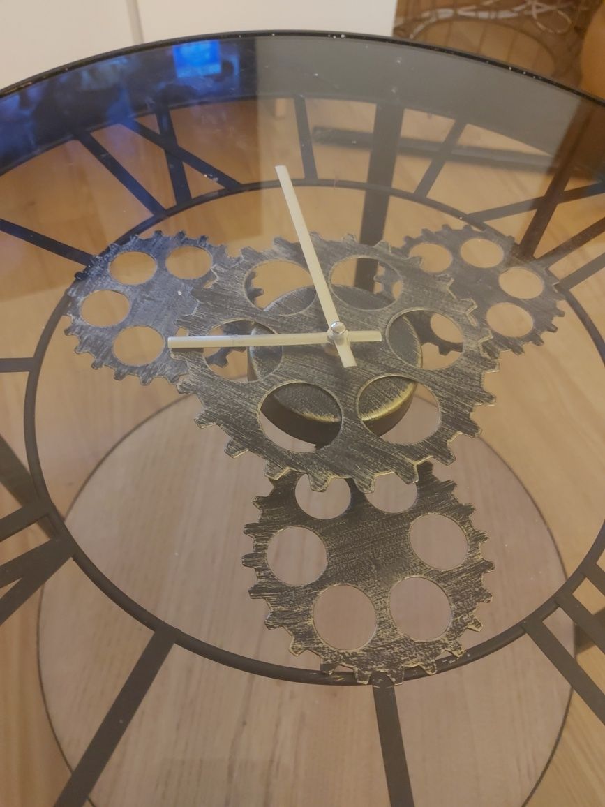 Mesa de centro com relógio