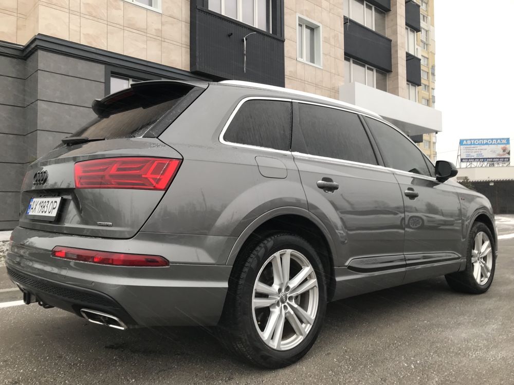 Audi Q7 S line 3.0 бензин