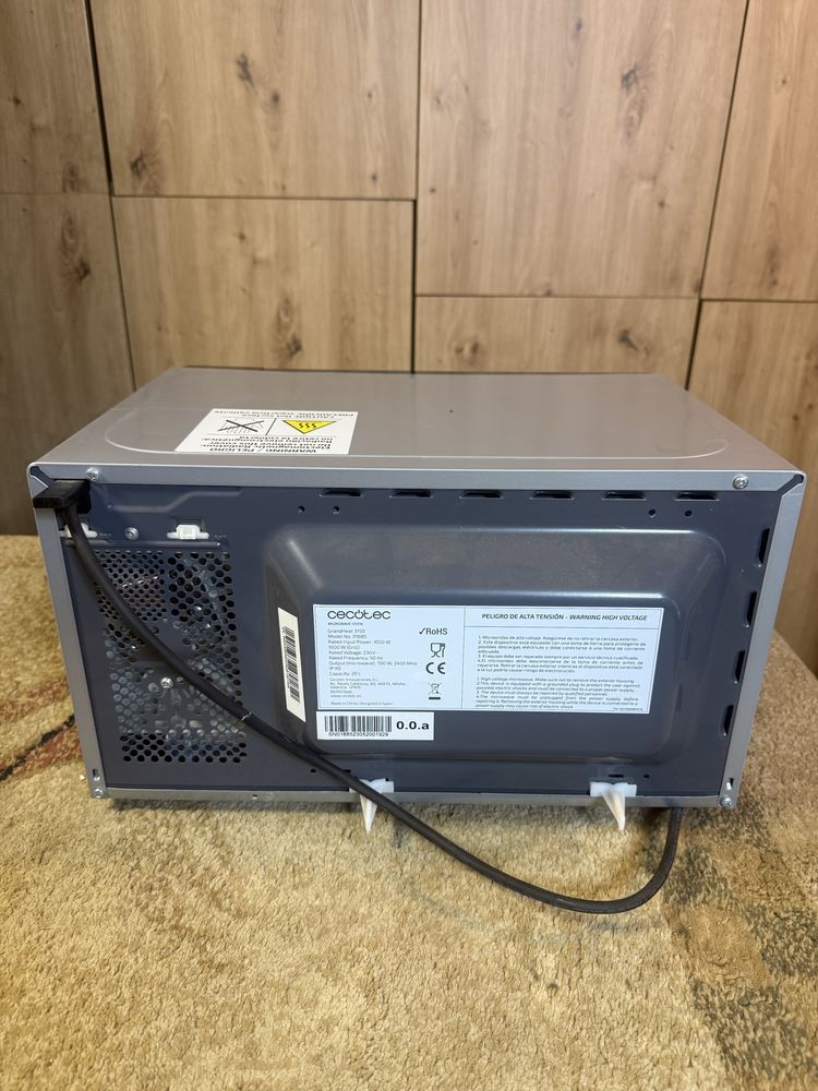 Cecotec Kuchenka mikrofalowa 20l z grillem Grandheat 3150