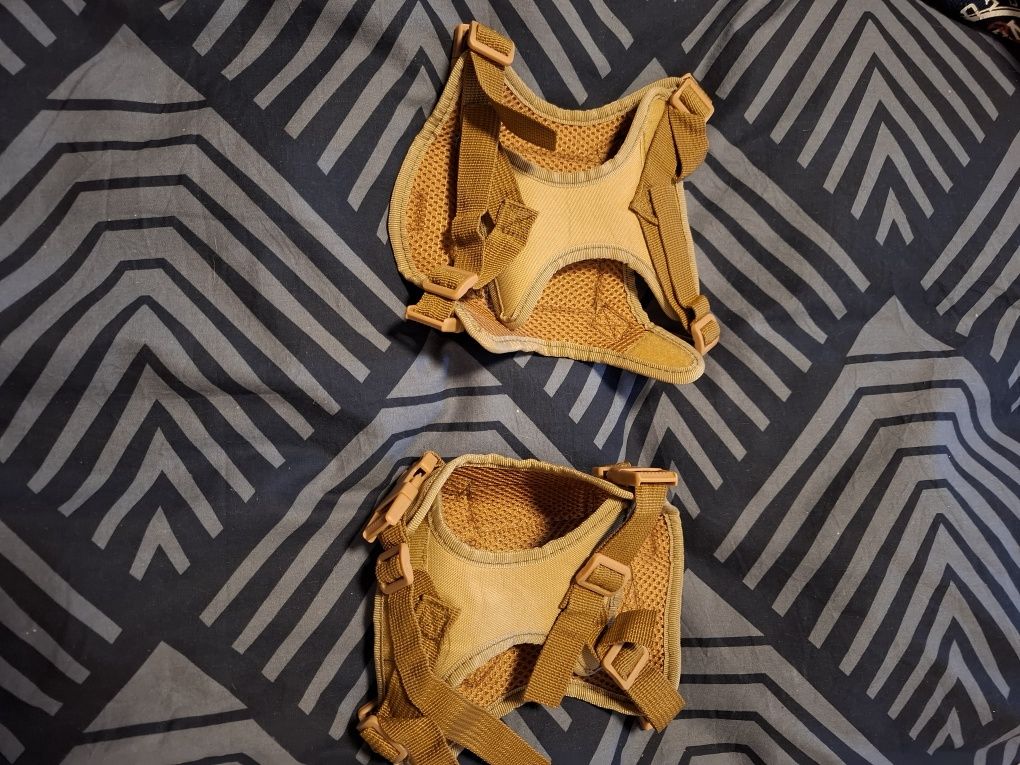 Peitorais para gato ou cão pequeno . 10€ cada um