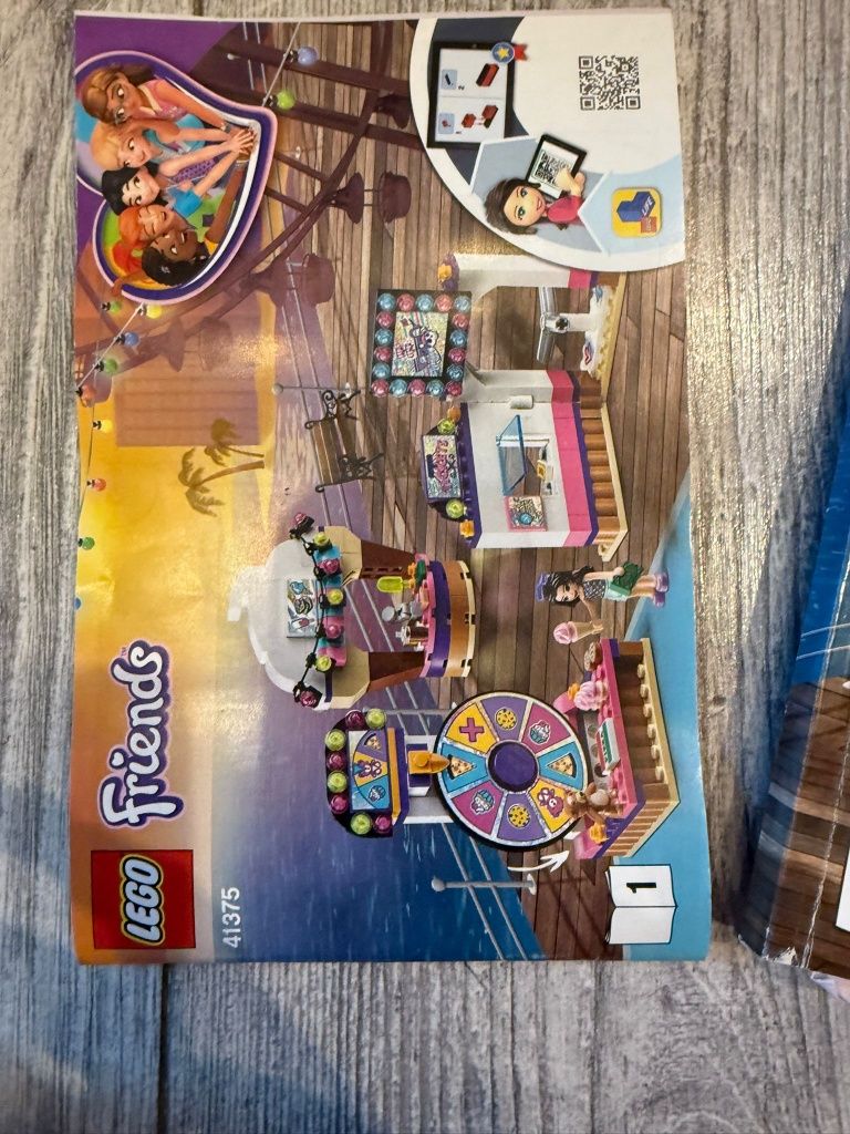 Mnóstwo zestawów Lego plus pudełko Lego Friends
