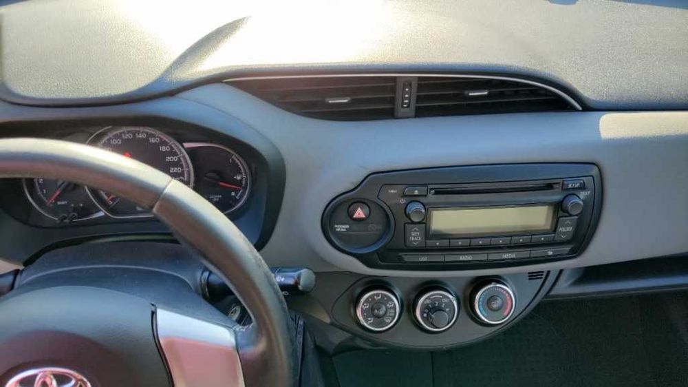 Toyota Yaris 2015 VAN XP13N(A) D4D 66kW biały salon Polska