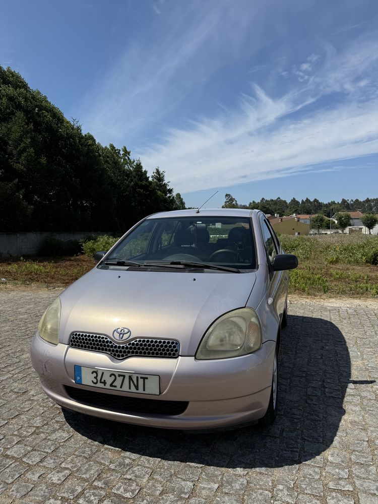 Carro Toyota Yaris VVT-I