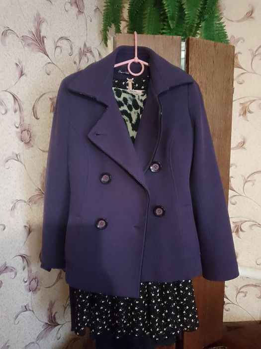 Подарую пальтішко, плащик розмір М стан на вихід