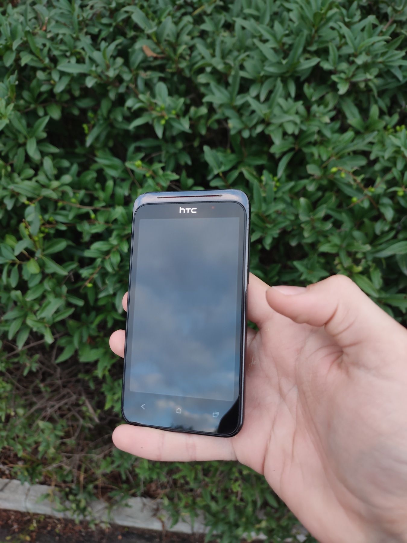 Продам телефон htc t328d