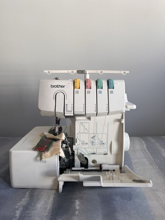 Máquina de costura marca brother
