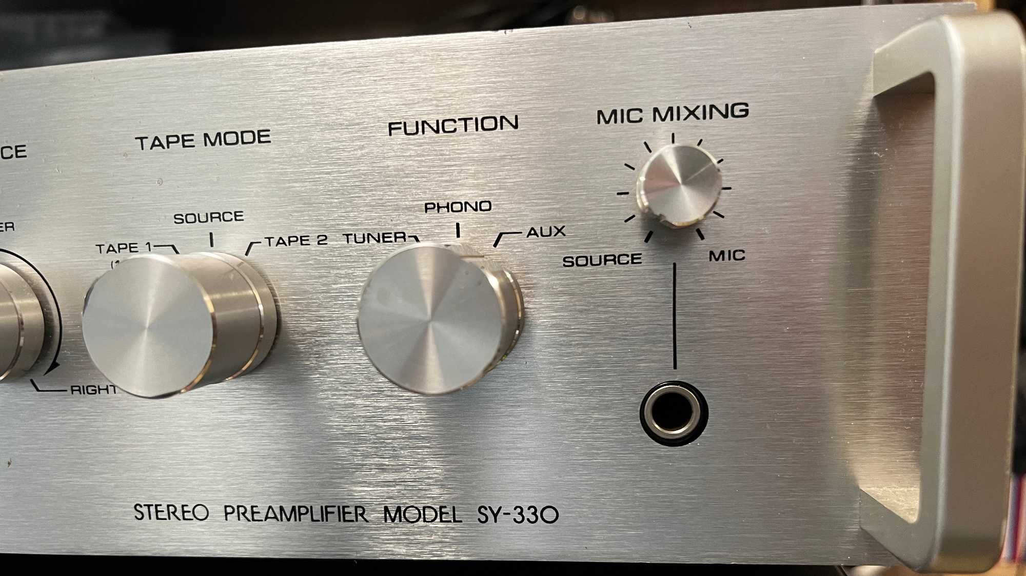 przedwzmacniacz Toshiba SY-330