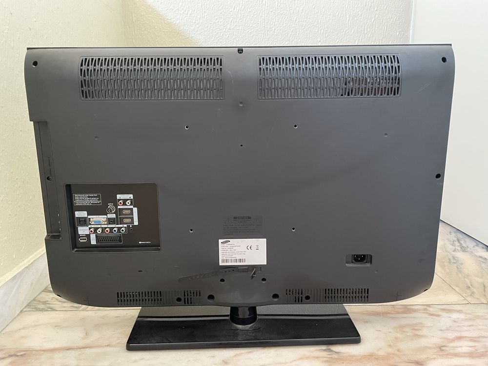 Televisão Samsung LCD Modelo 32B530 P7W para peças