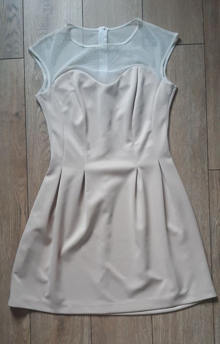 Beżowa sukienka mini EMO