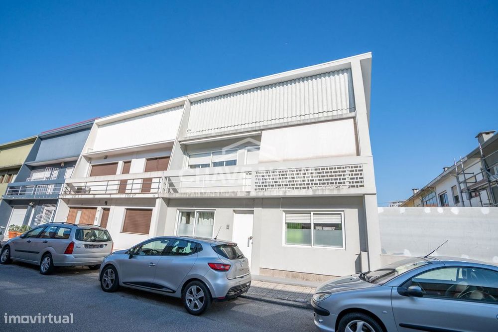 Moradia Geminada V5 Renovada no Bairro dos Músicos no Porto