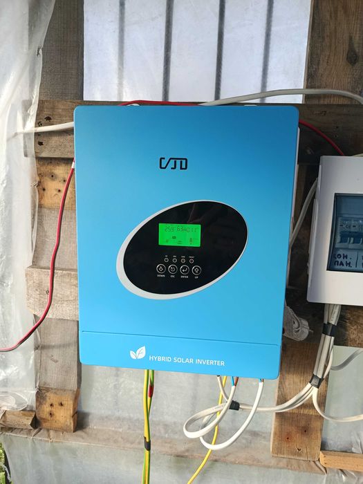 Інвертор гібридний ZUMAX 4.6 кВт продаю, буду переходити на 48 в