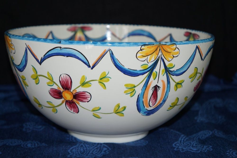 Peças artesanais: loiça, azulejos, cortiça, faiança, artesanato