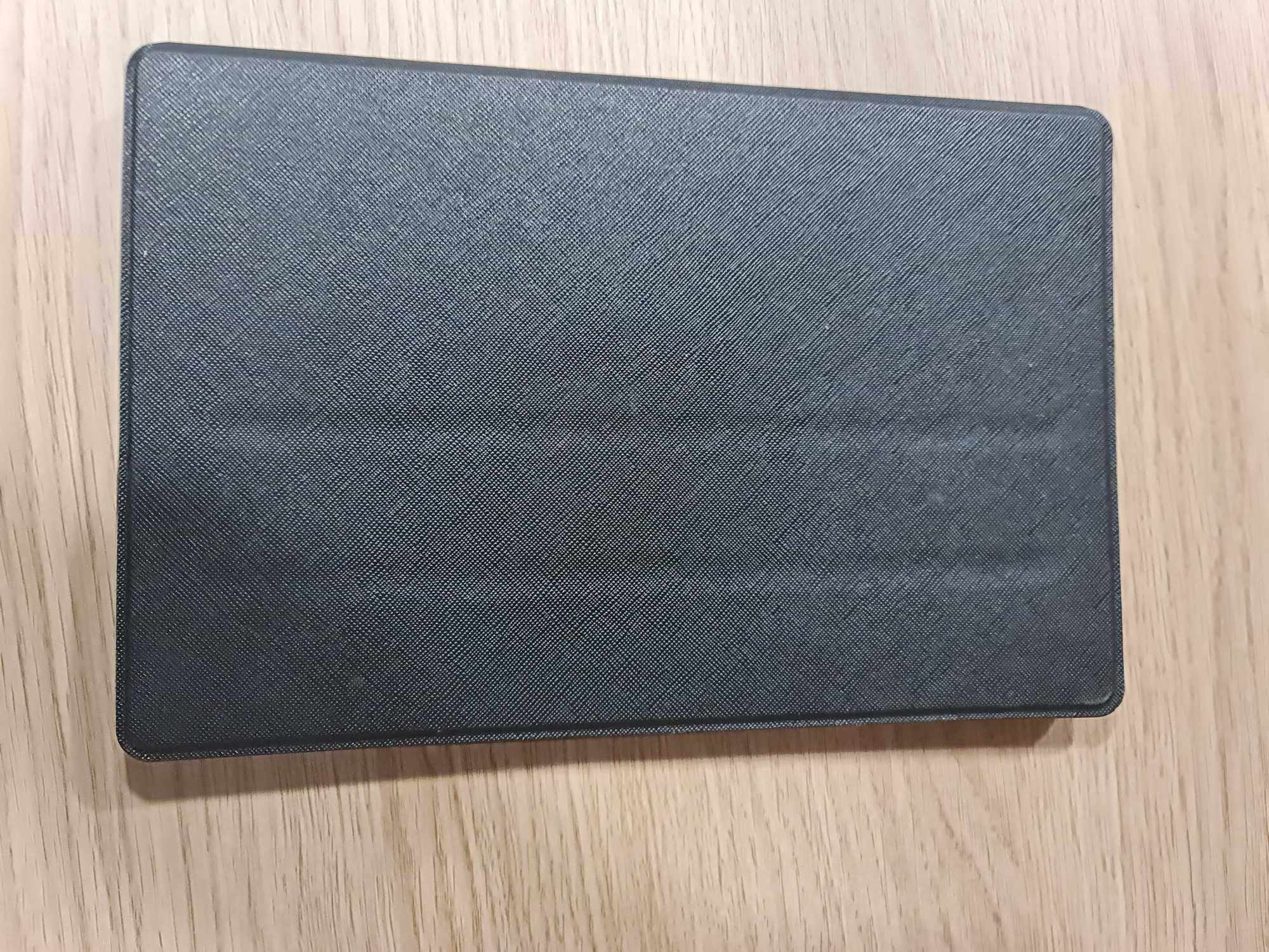 Capa para Tab A8 10,5", preta, a estrear.
