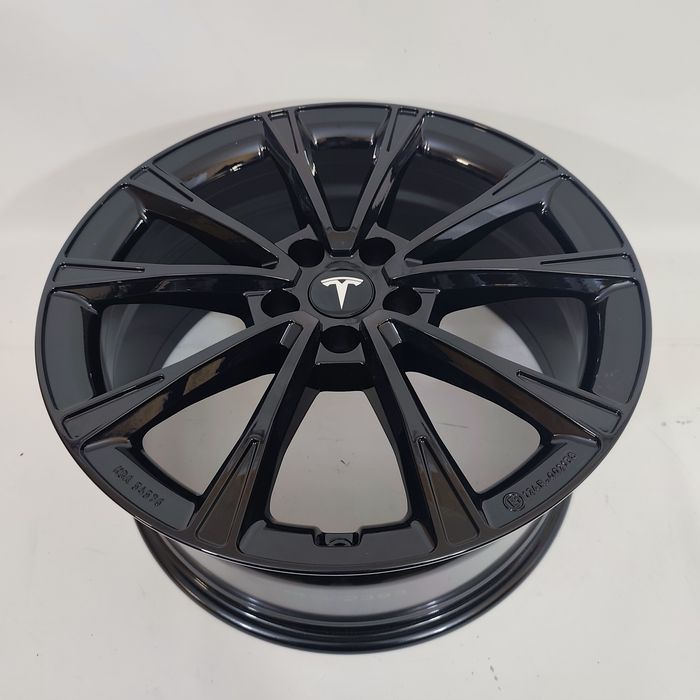 5x114,3 19" 8,5j et40 nowe Tesla model 3 Lexus promocja