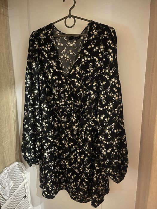 Шикарна сукня святкова у квіточку