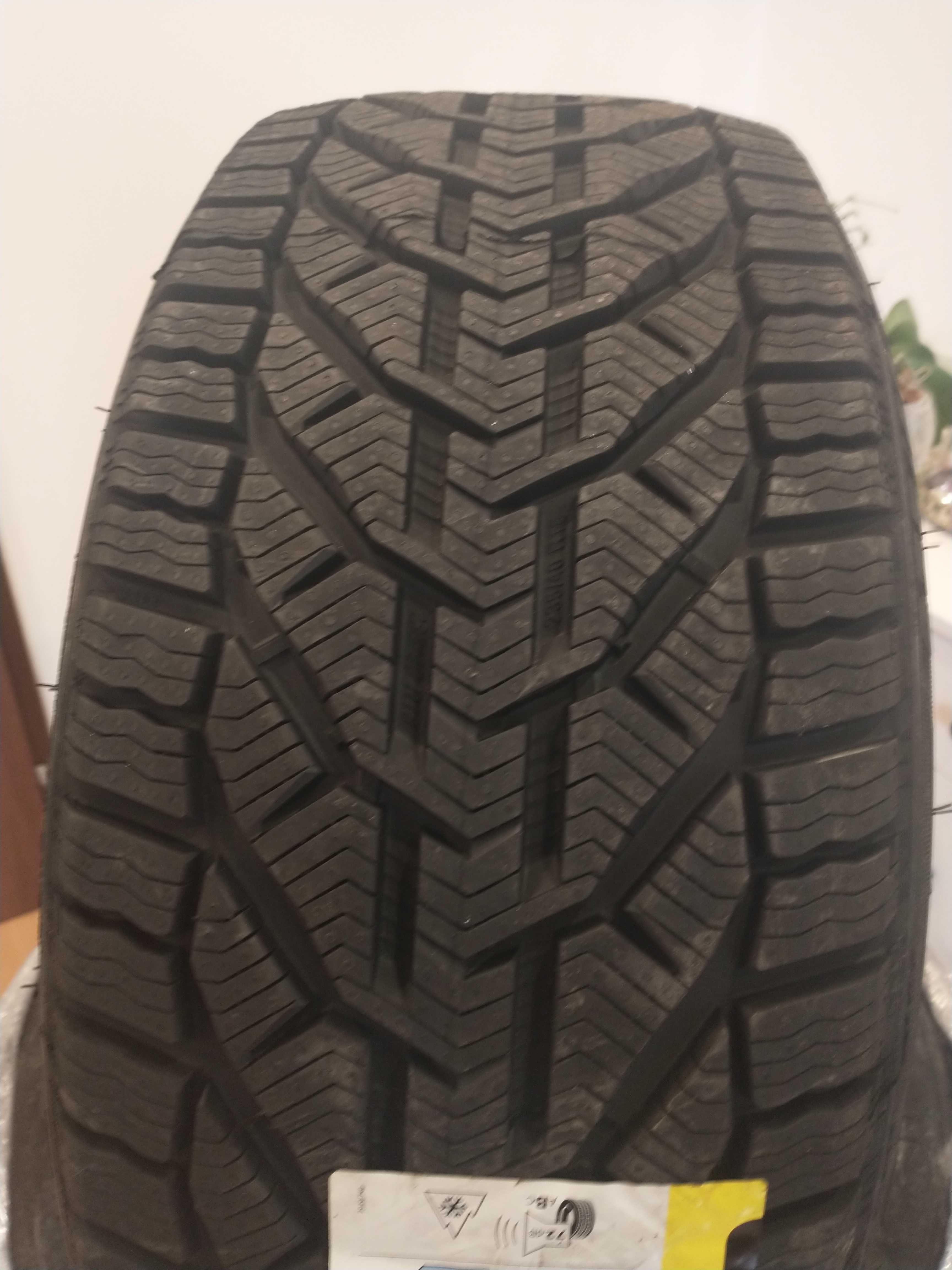 4X Nowe nieużywane opony zimowe Kormoran snow 235/40 R18 95V